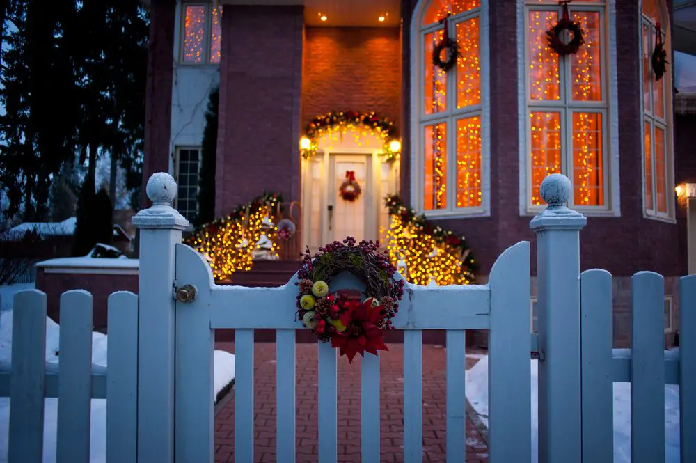 10 Creative Outdoor Holiday Decor Ideas