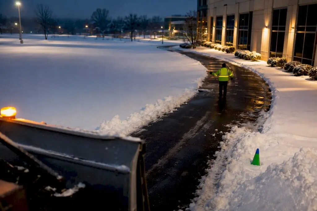 Commercial property snow removal before business hours